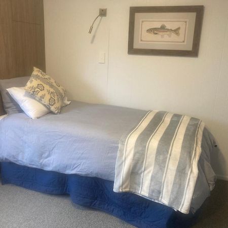 Anglers Adventure Paradise Cabin Bnb Wifi Parking Turangi Exteriör bild